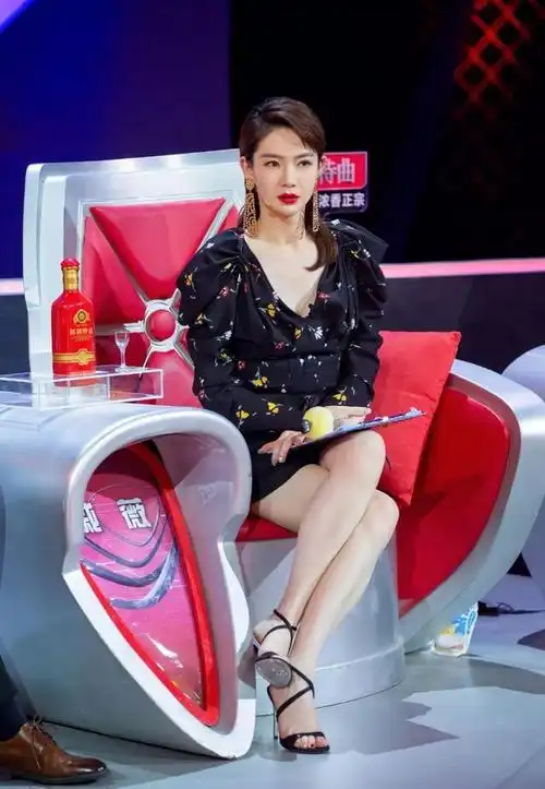 戚薇高跟鞋美丽大长腿_网易订阅