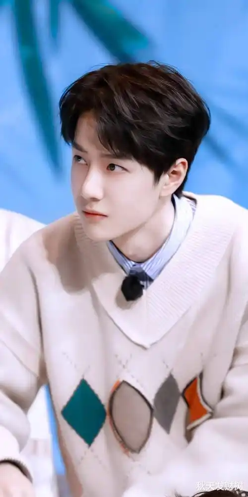 范丞丞资源大涨得罪一哥,亲姐都无可奈何_乐华_顶流_偶像