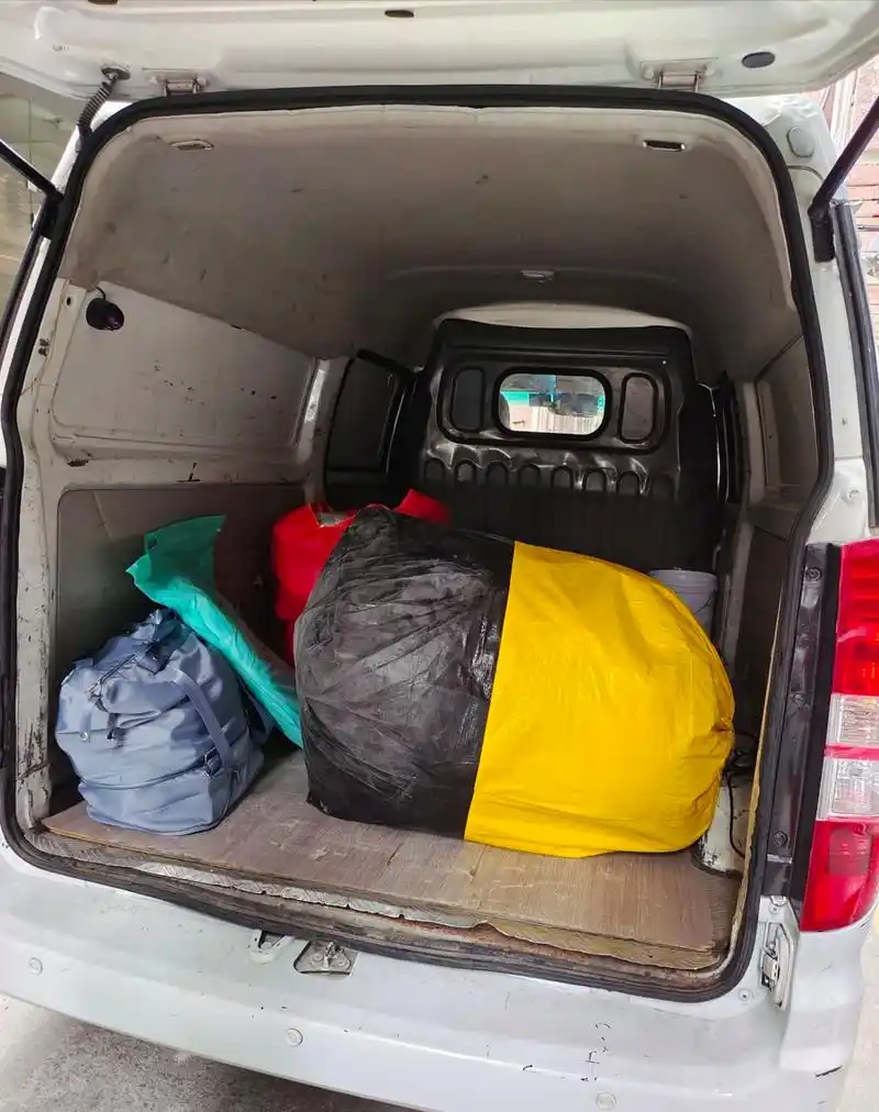 微面货拉拉搬家 上一次搬家叫了小面,司机看我东西不多,他就说我下次