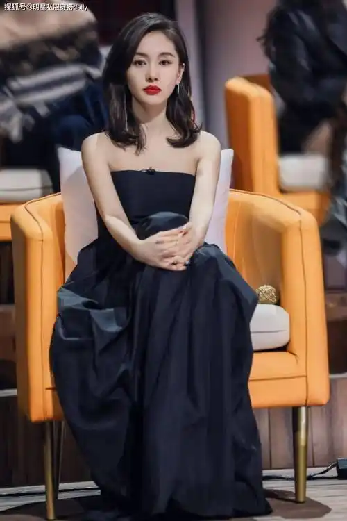 王子文有一种神奇的"魔力",靠发型和穿搭成为"170穿搭博主"_示范_风格