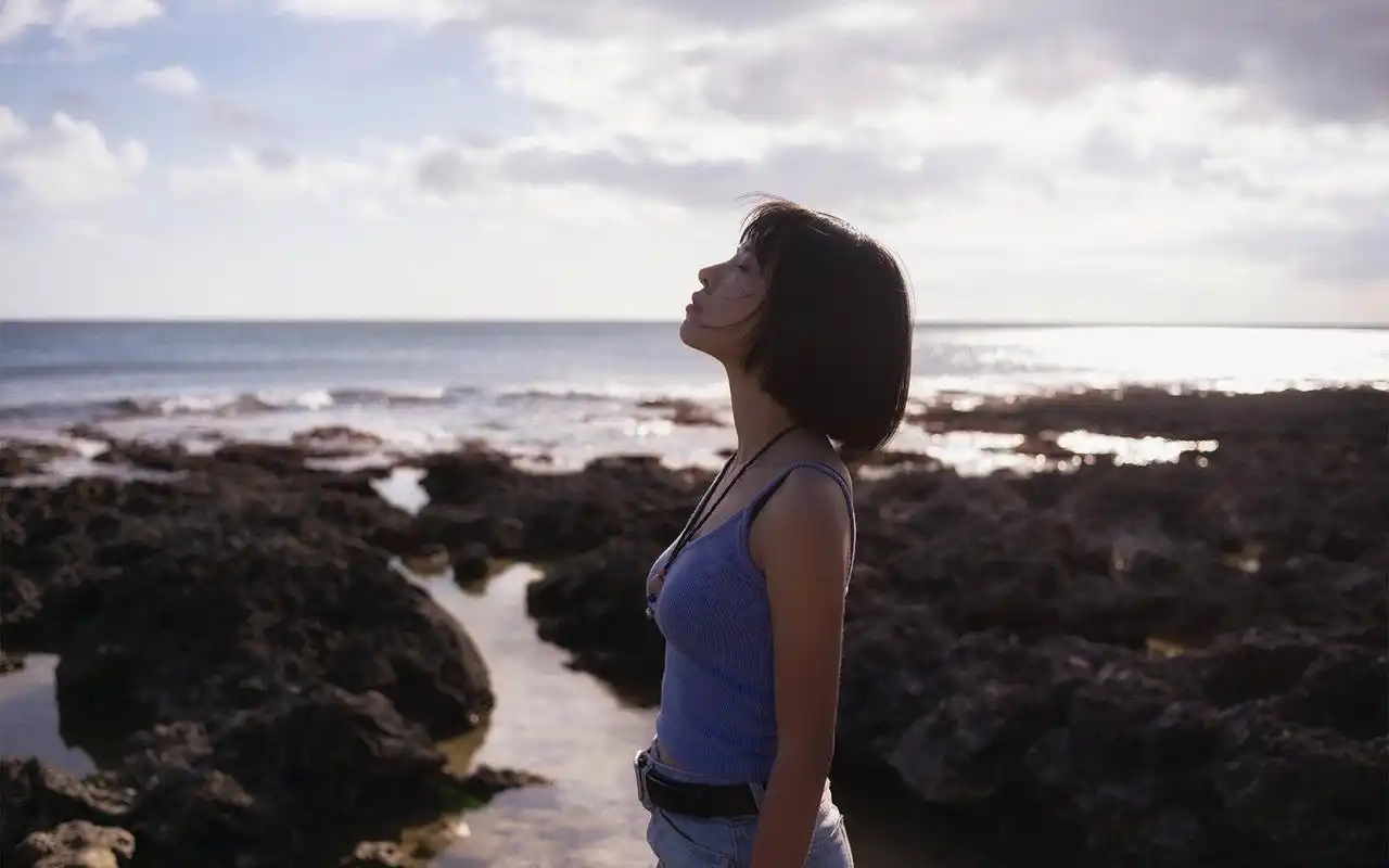 短发文艺少女小清新写真图片桌面壁纸