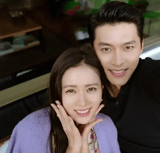 孙艺珍玄彬儿子首曝光,一岁甜豆走路超稳,身高抢镜妈妈快抱不动_照片