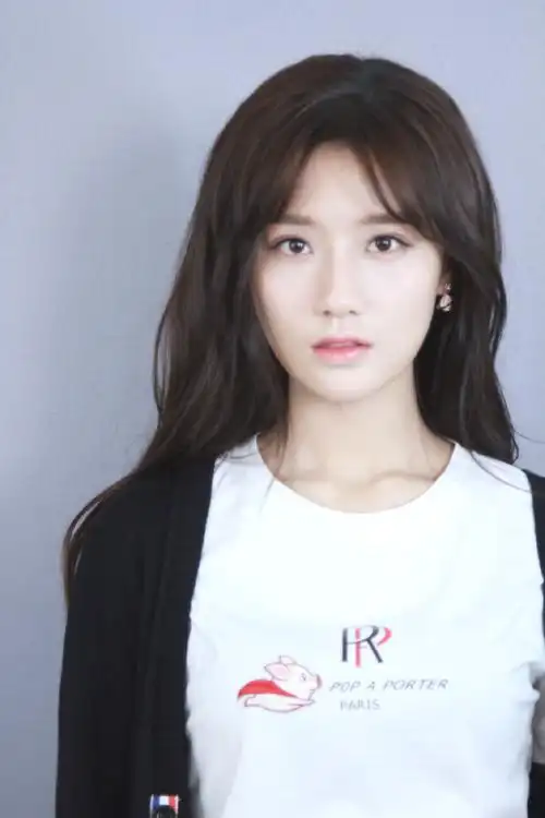 1/ 12 陈意涵,曾用艺名爱菲儿,1997年10月17日出生于福建省,中国内地