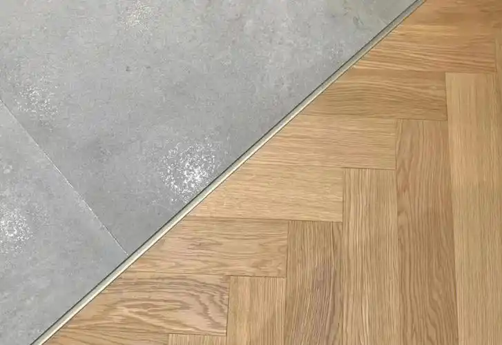 木地板地砖不用门槛石收口的方法