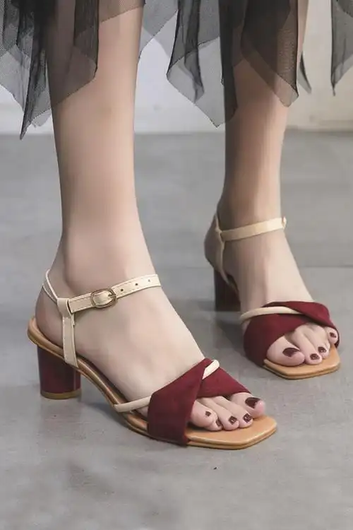 一字带凉鞋女中跟2020年韩版夏季新款百搭学生粗跟夏天罗马鞋