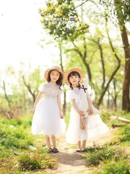 来一组儿童闺蜜照～_米奇林儿童摄影庄园_闺蜜照_萌娃_宝宝写真