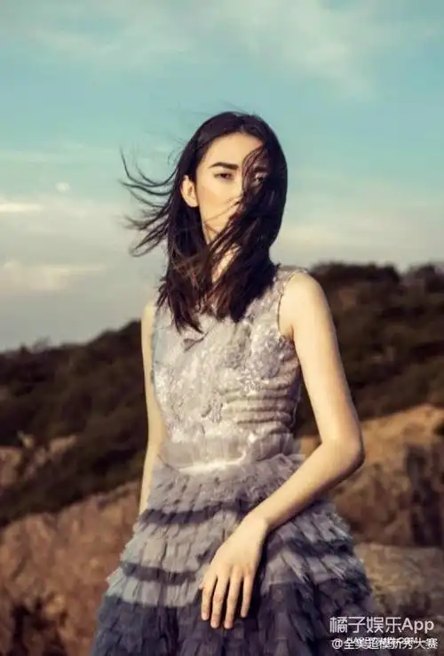 金璐璐的真名叫娄清,她是个专业模特.