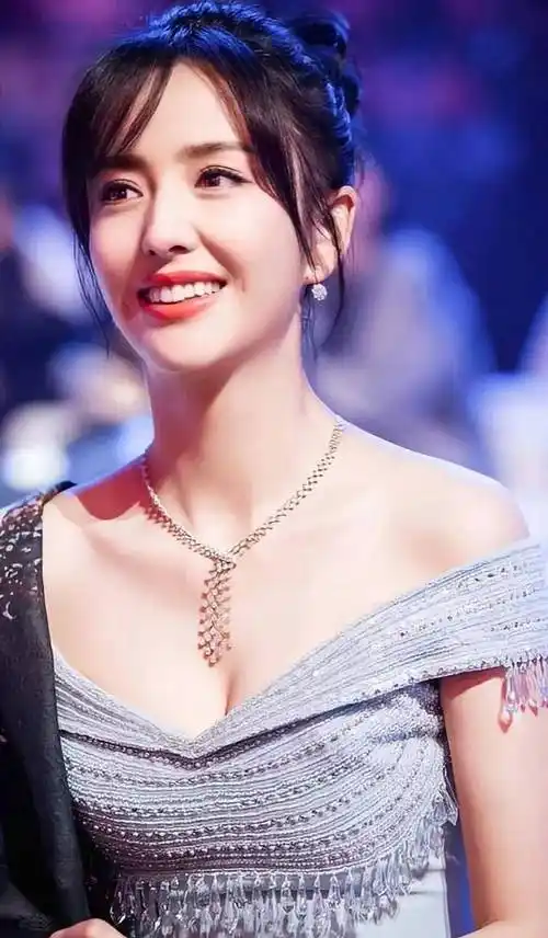 华语一线女明星社会公益哪家强,佟丽娅,杨颖最忙