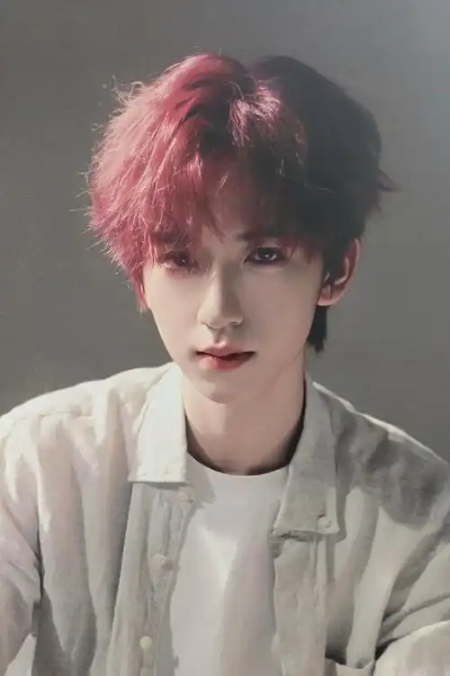 贺峻霖#来看看我们贺峻霖脸型流畅的小脸洗洗眼睛@时代少年团-贺峻霖