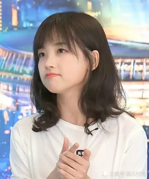 此外王冰冰的粉丝也越来越多,仅社交平台便已高达近500万并且还有了