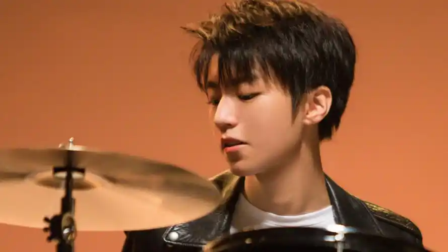 明星风尚王俊凯壁纸封面图明星风尚 王俊凯壁纸【1】壁纸于2020-06-16