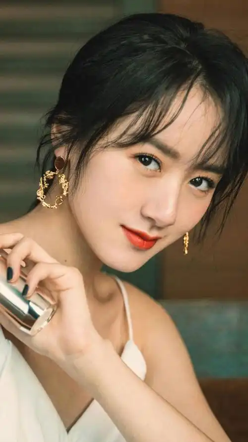 袁冰妍偷税被罚,竟然还敢发"清风正气"的照片,真是无耻至极