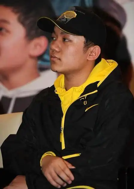 小雨尤浩然曾经那么萌前途那么好怎么事业一直不温不火