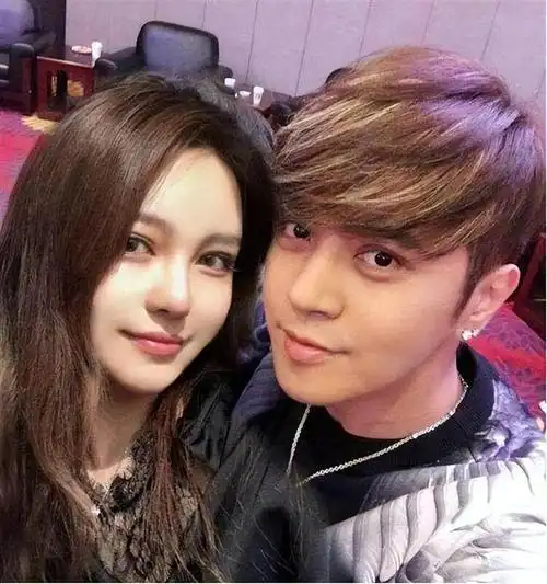 霍尊胜诉,官宣复出!冲上热搜:女孩子分手,别输在体面上…|陈露|唱片|