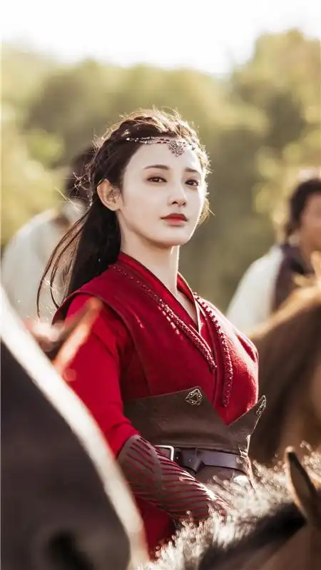 东宫女主彭小苒红衣高清剧照_明星-发簪网