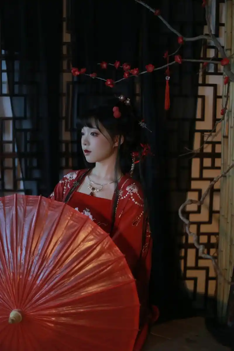 汉服 #古风摄影 #红衣古装 无一是你,无一不是你 - 抖音