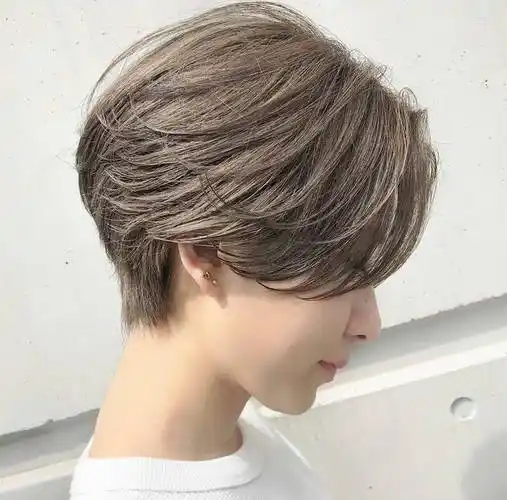 好看的露耳短发
