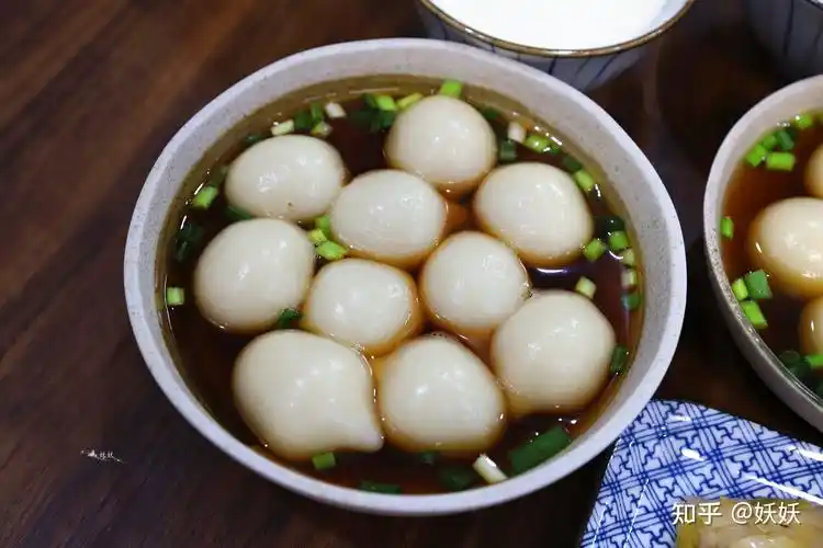 元宵节试试这个鲜肉馅的汤圆软糯可口比黑芝麻的好吃