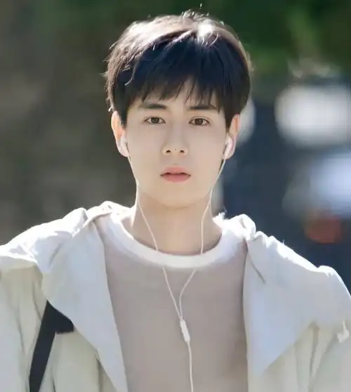 这6款发型清爽潮流,更显阳光帅气