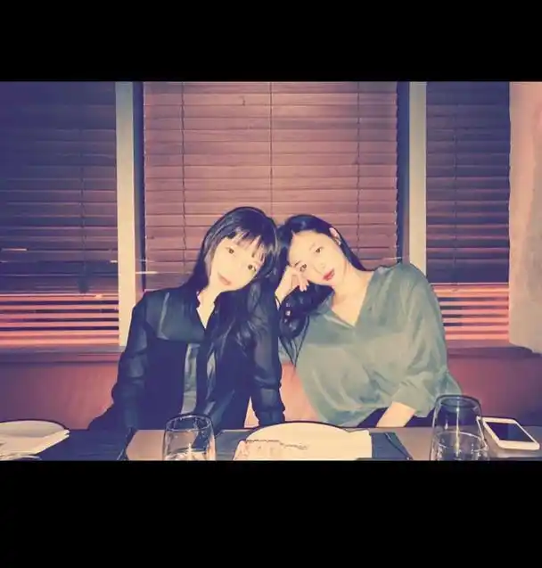 崔雪莉葬礼不公开,经纪公司专门为粉丝准备了吊 唁灵堂