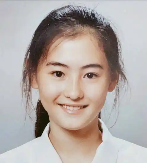 其实小林青霞从小就是个美人胚子,小时候的她和现在比起来几乎没有