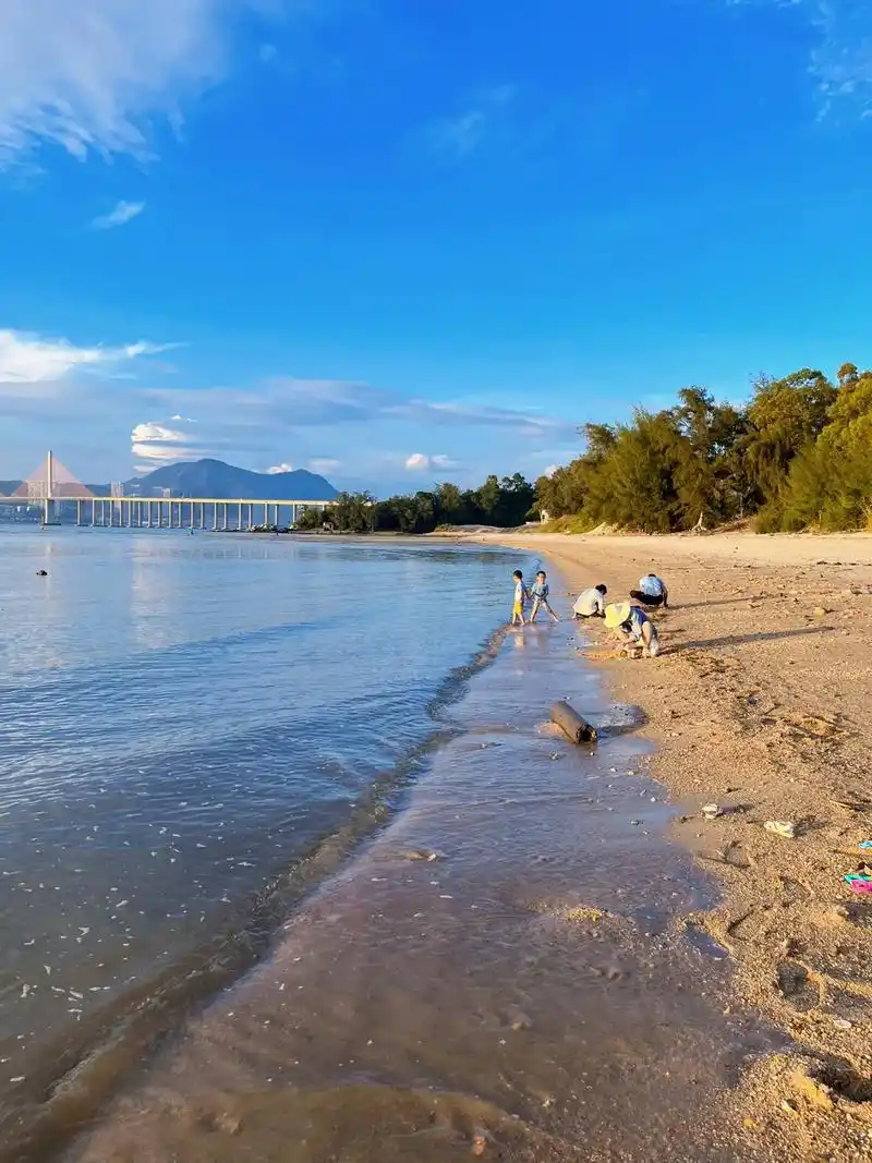 阳光沙滩海浪 #每一张照片都是满满的回忆和足迹 #愿秋风不 - 抖音