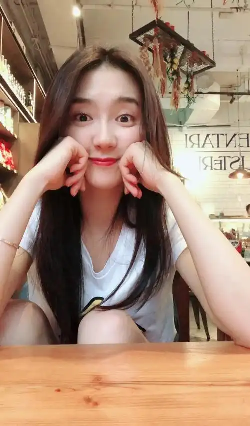 许龄月清纯靓丽写真,清新甜美超可爱