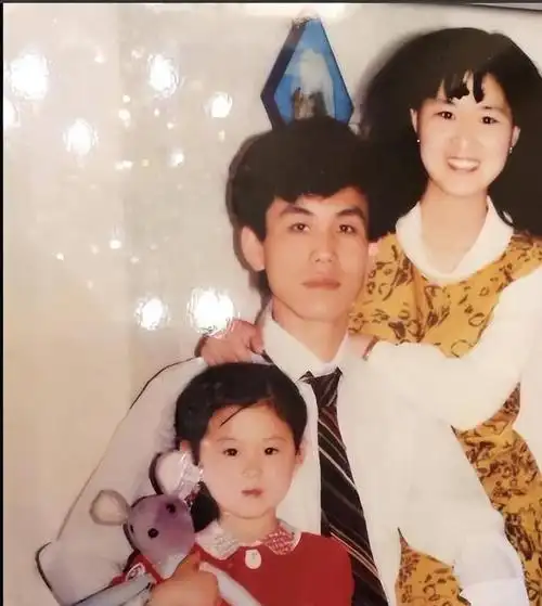 李小萌的父母深知教育的重要性,他们始终将孩子的成长放在心头,倾注心