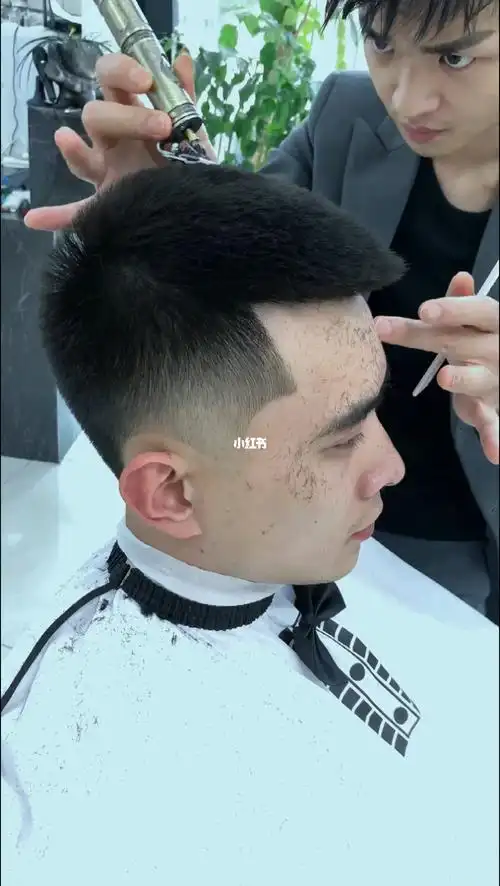 渐变瓜子头文山男士发型设计文山蒂梵尼美发设计中心阿豪文山烫发染发