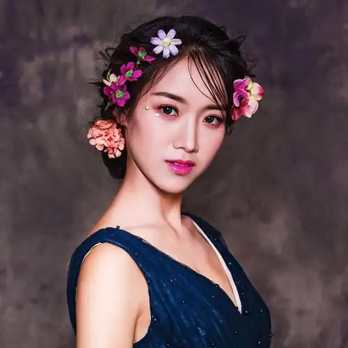 主持人 周彤_maka平台h5创意作品