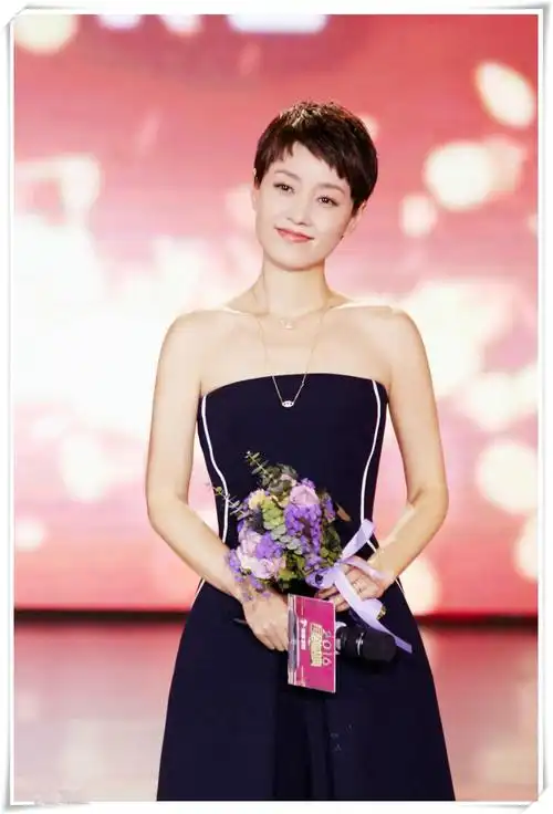 马伊琍又换新发型,仅仅留长一点点,搭配刘海也太减龄了吧!