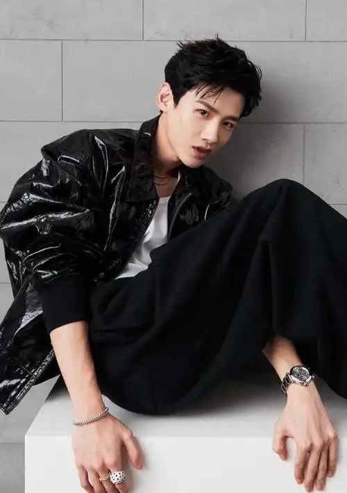 私下是隐形富豪,超会弹钢琴:《长风渡》的白敬亭,活得好帅气