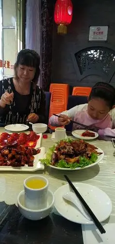 2020年10月8号和闺女外孙女,爱人一起接头暗号饭店吃饭留影