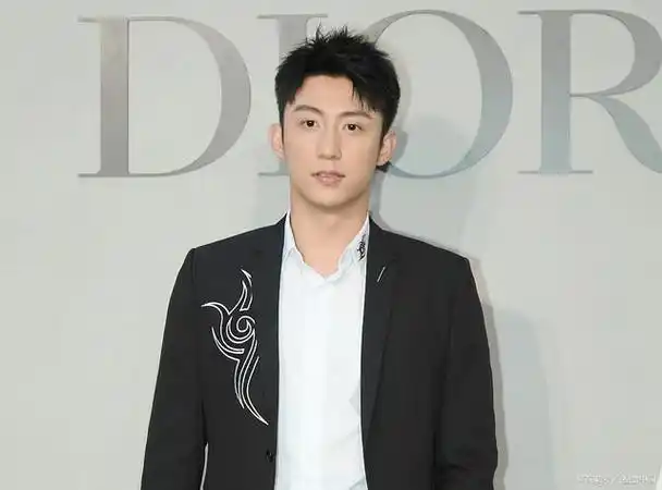 黄景瑜算是学霸吗?他毕业于辽东学院,这所学校实力如何