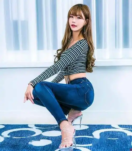 腿长惊人小姐姐完美身材诠释黄金比例