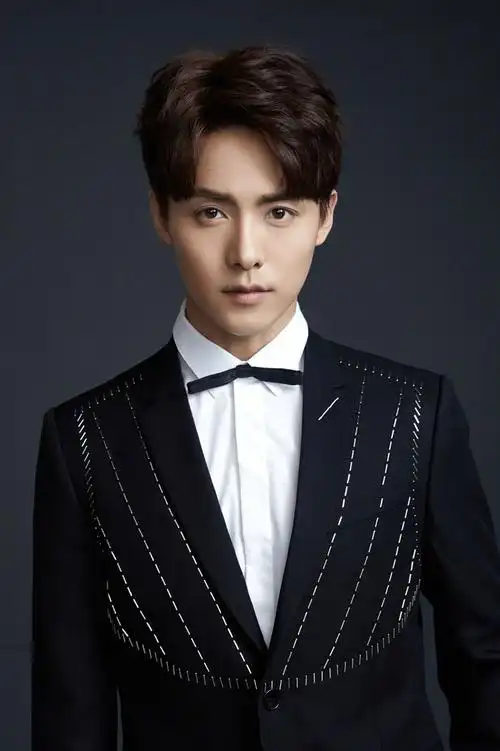 马天宇黑色西装系