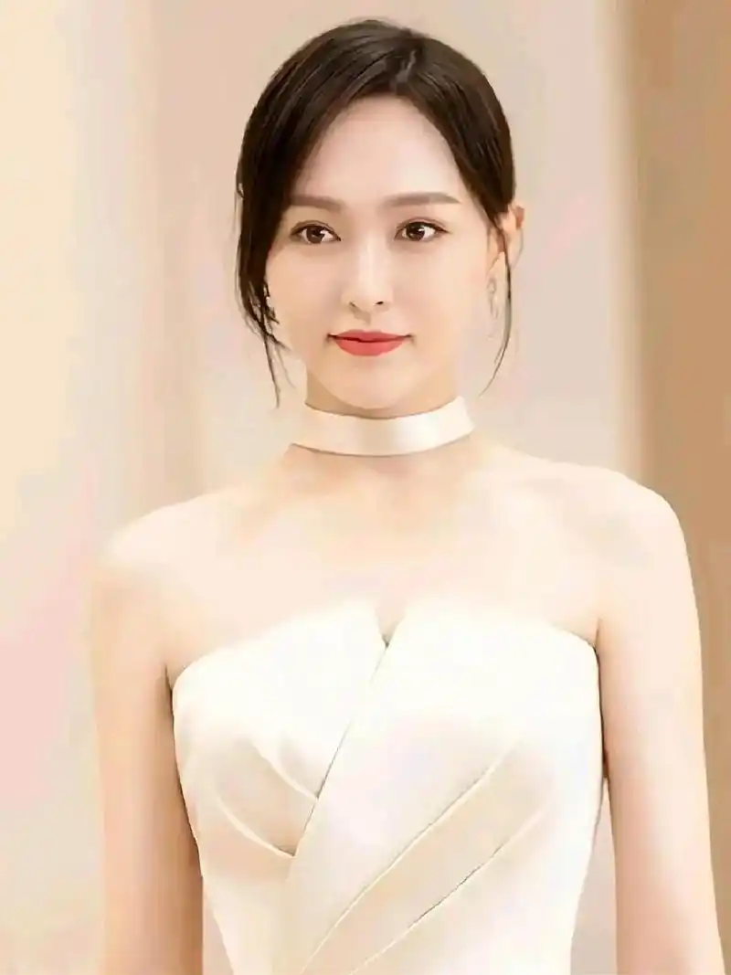 唐嫣 #盛世美颜 #性感女星 #周末宅家涨现金 #明星图片 - 抖音