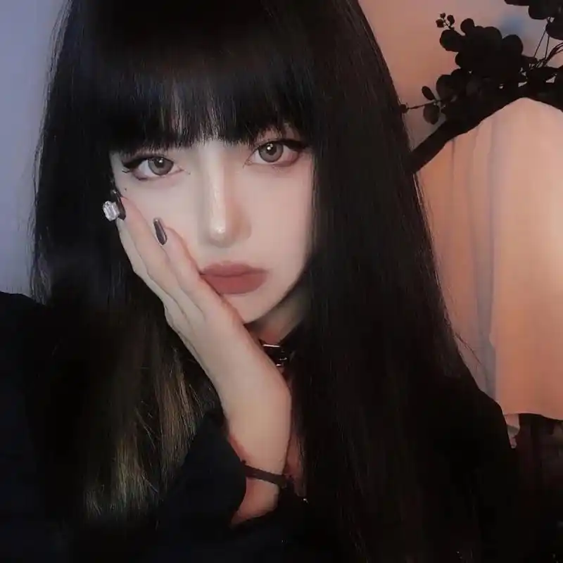 黑色系高冷御姐头像