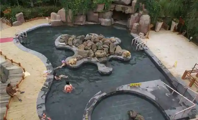 圣德泉温泉亲水度假山庄