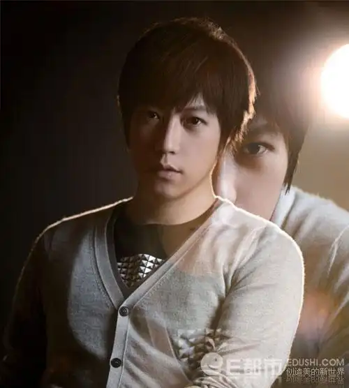 陈信宏和蛋蛋妹 阿信与助理同居恋情曝光 阿信蛋蛋妹密恋13年分手被甩