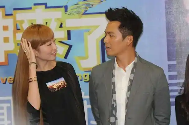 无论如何,钟汉良离婚事件已经成为了娱乐圈的一大热点话题.