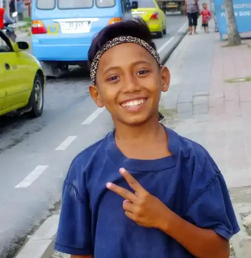 西两部分后,东帝汶就独立成一个新国家,但人种与印尼粗看区别并不太大