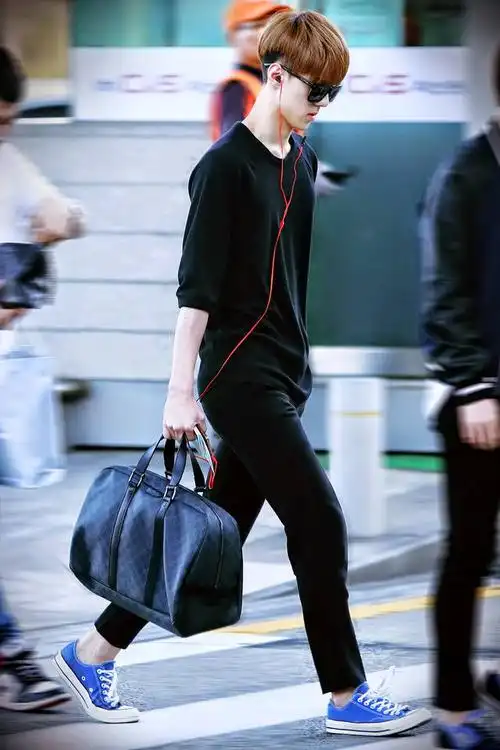exo成员世勋的机场时尚搭,舒适好穿