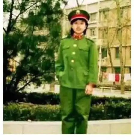 韩红自称曾是大学校花很多人不信看到照片叫人眼前一亮