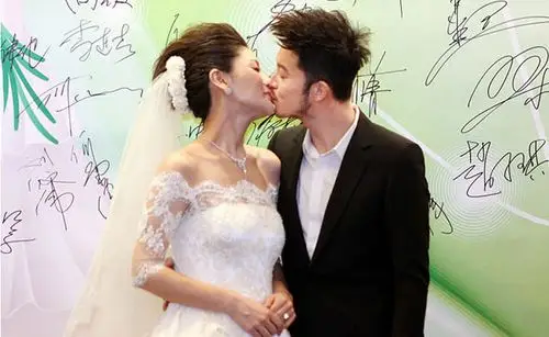 胡可黄晓明分手原因 后者为了事业放弃爱情