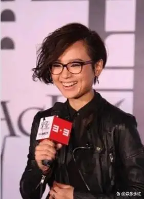 当时,年仅21岁的周笔畅也凭借这个节目一举成名.