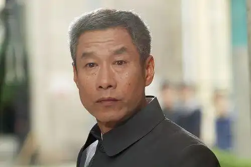 1966年6月26日生于上海市,祖籍浙江宁波奉化,中国内地男演员,歌手