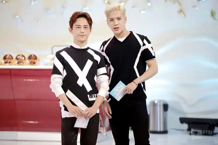 got7 jackson wang 王嘉尔 何炅