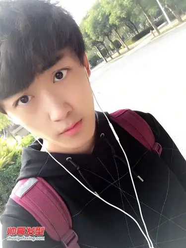 十八岁大学生小帅哥 黑色刘海发型最修颜(4)