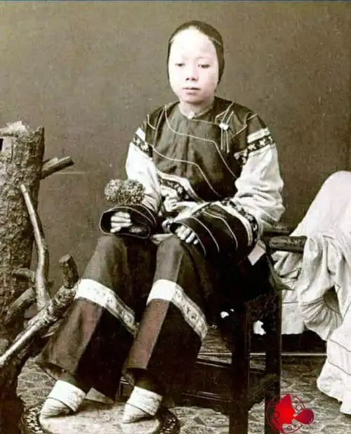 80年前,旧社会女人裹脚的真实照片,图2才五岁,图3太心酸|小脚|女子